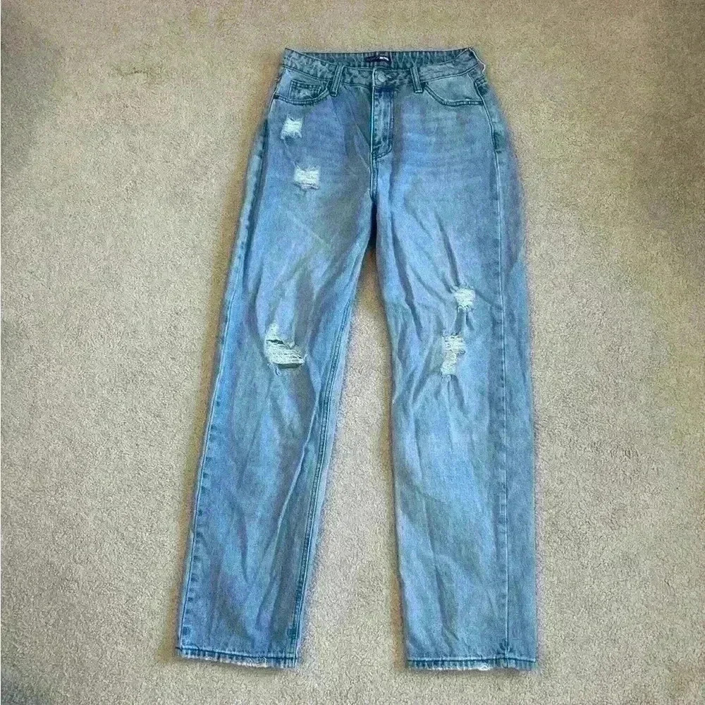 Fashion nova blue distressed high rise jeans in size 7